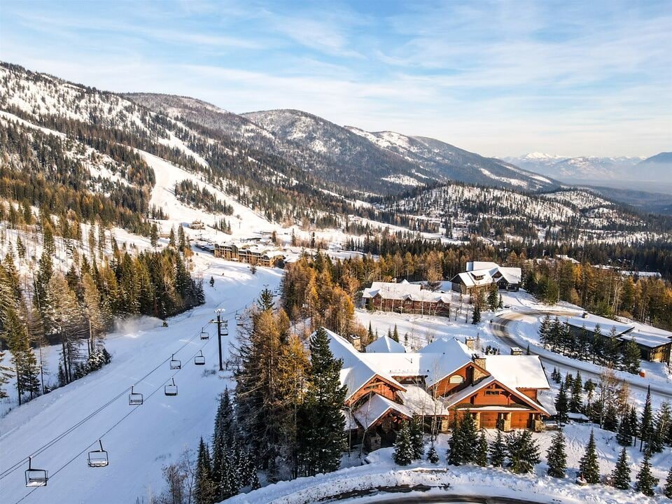 Expansive Ski-In/Ski-Out Lodge – Hot Tub & Sauna gallery image 4