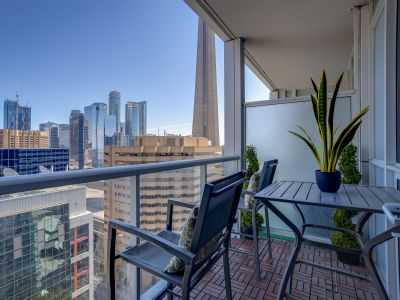 Airbnb Friendly- Sleeps 6 With FreeParking!