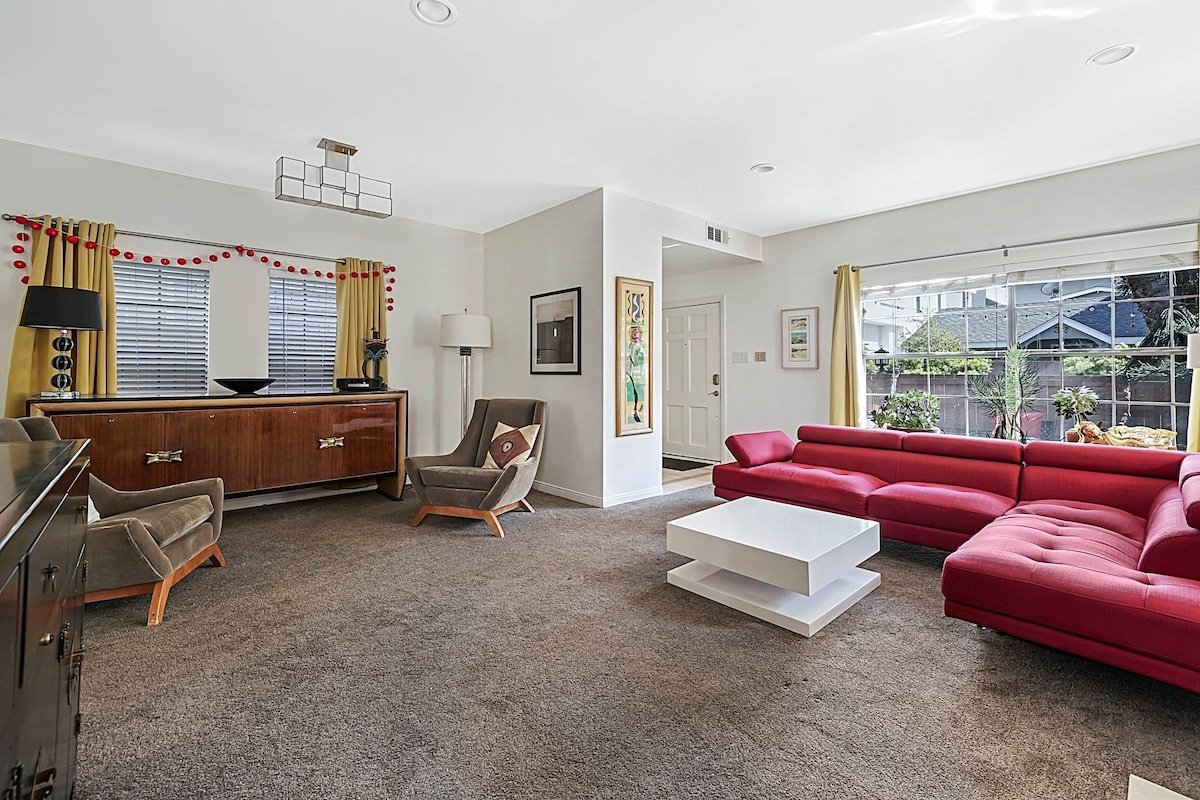 Venice Beach | Steps to the Ocean | Garage Parking gallery image 4