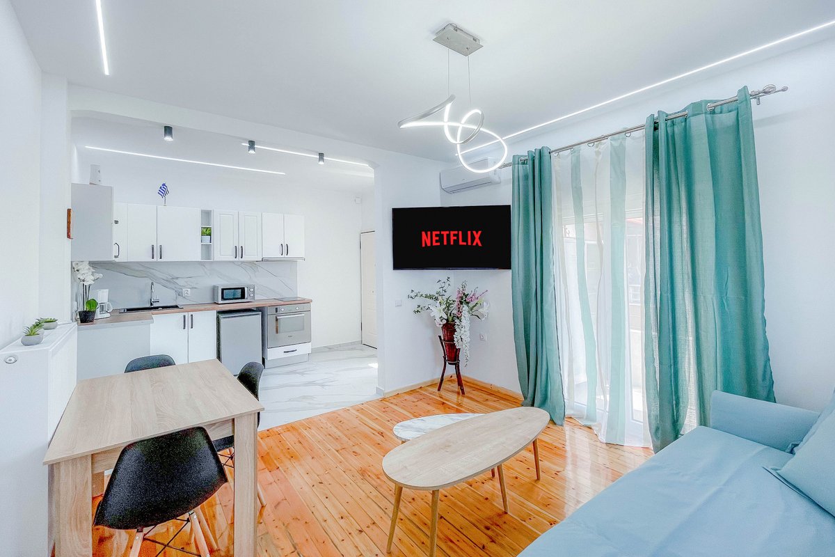 AYA Luxury Home – free public parking