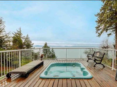 Oceanfront 4 BR Cabin with Hot Tub