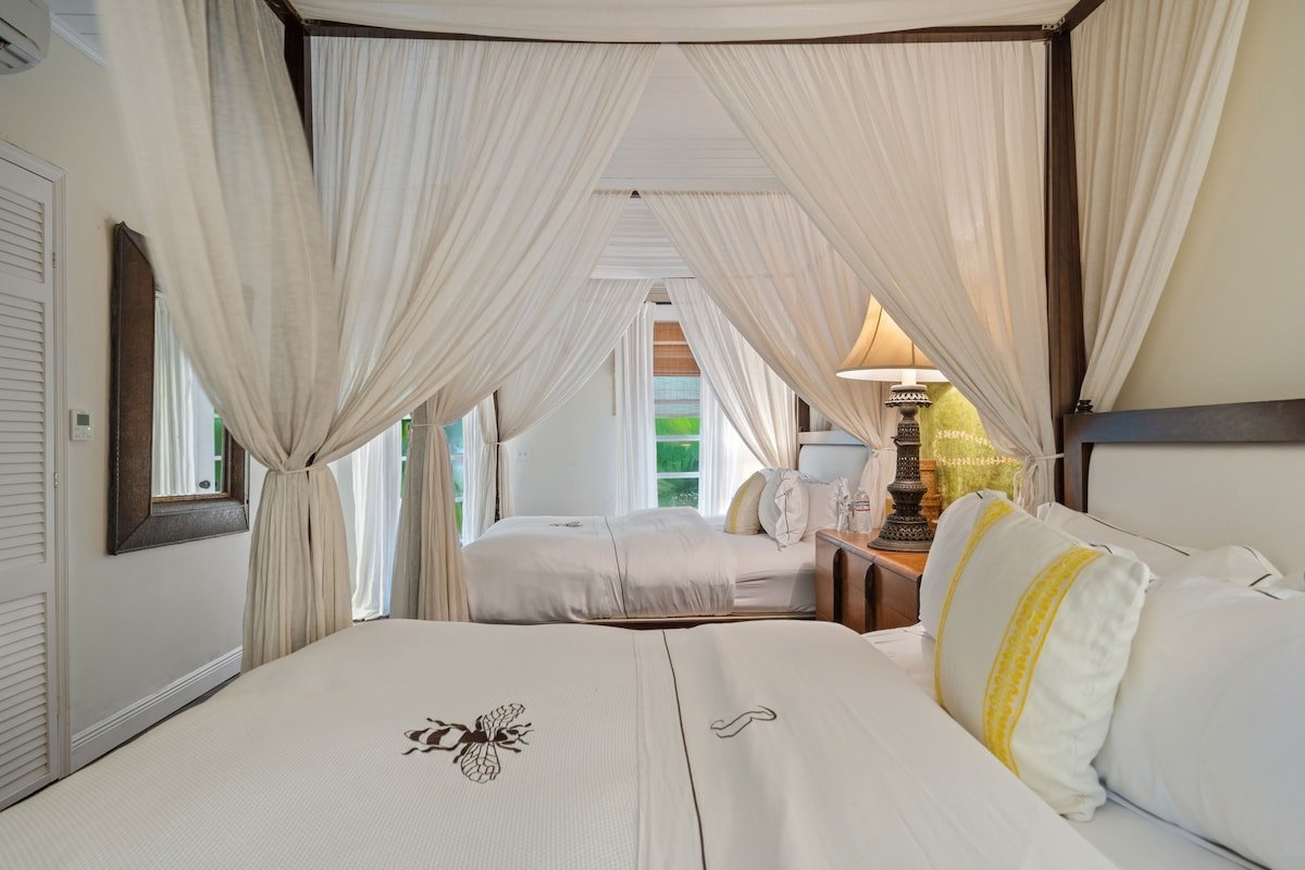 Three Bees Estate Beachfront Gem gallery image 5