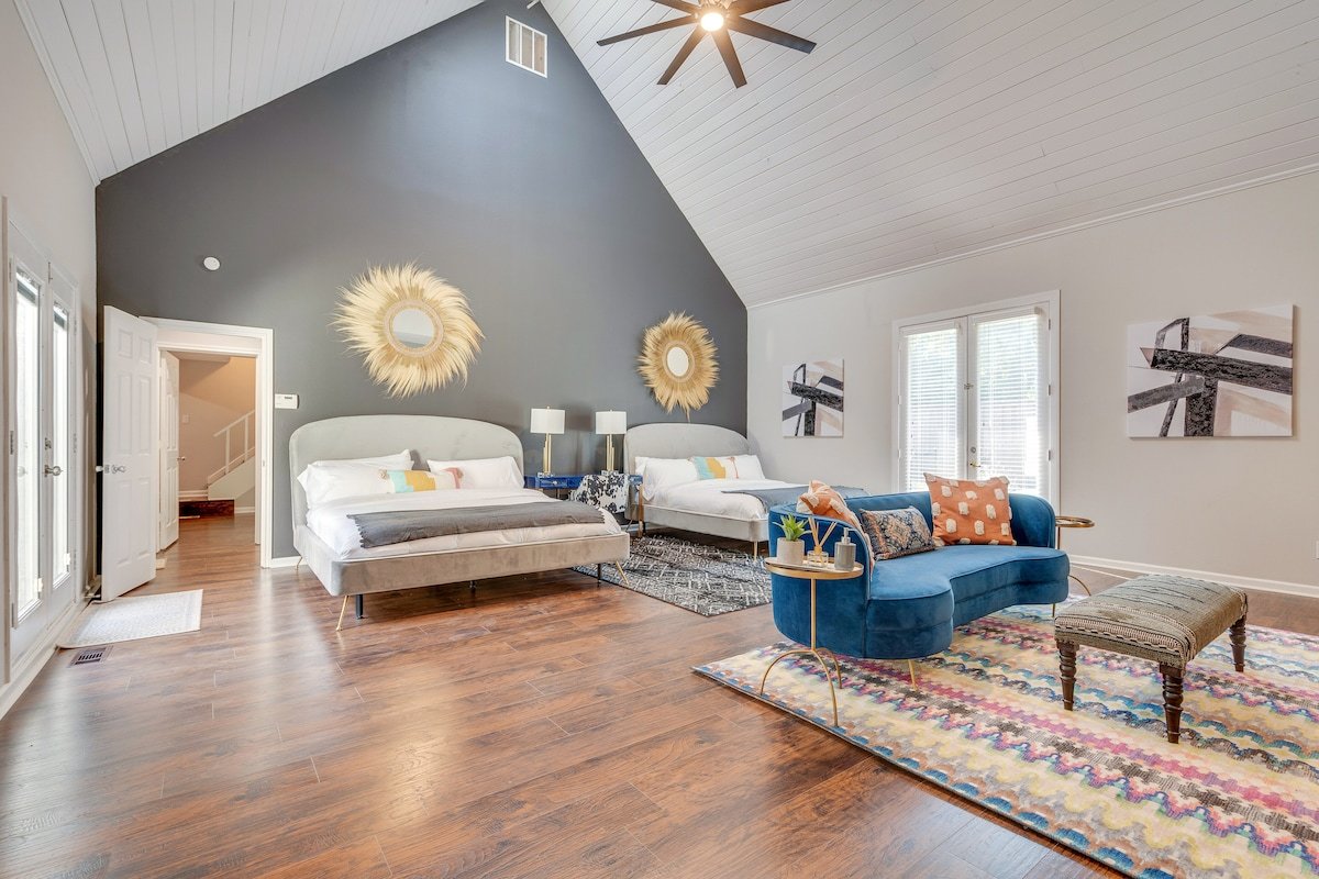 Villa with Backyard Pool Oasis by RelaxSTR gallery image 4