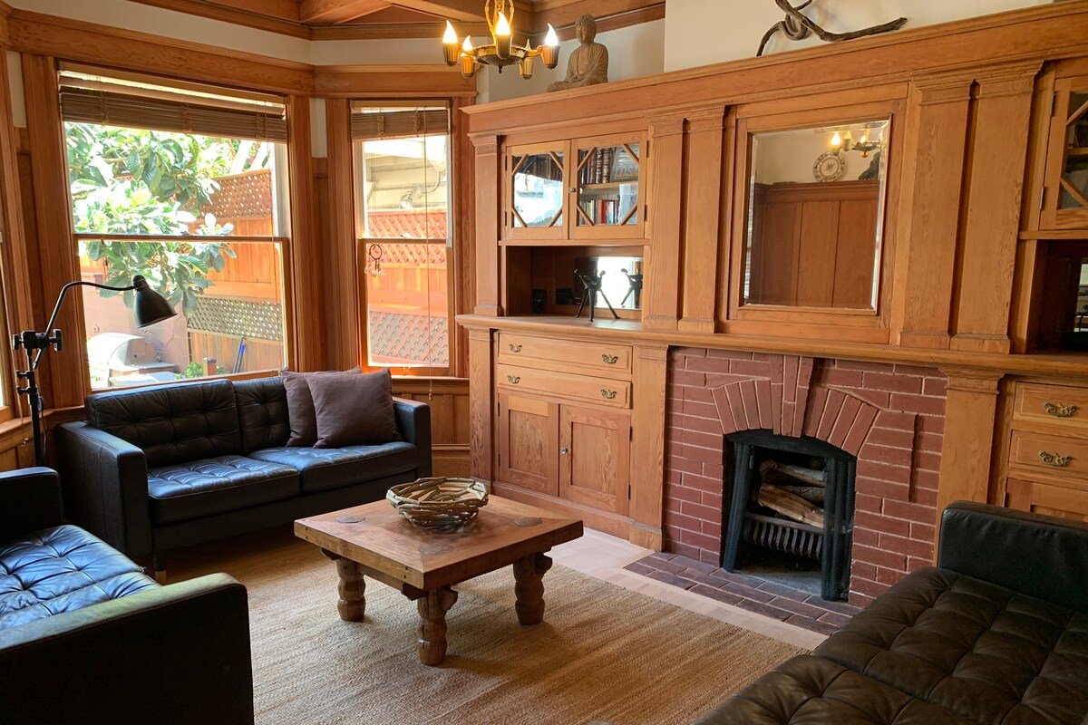 Elegant Edwardian North beach apt with parking gallery image 3