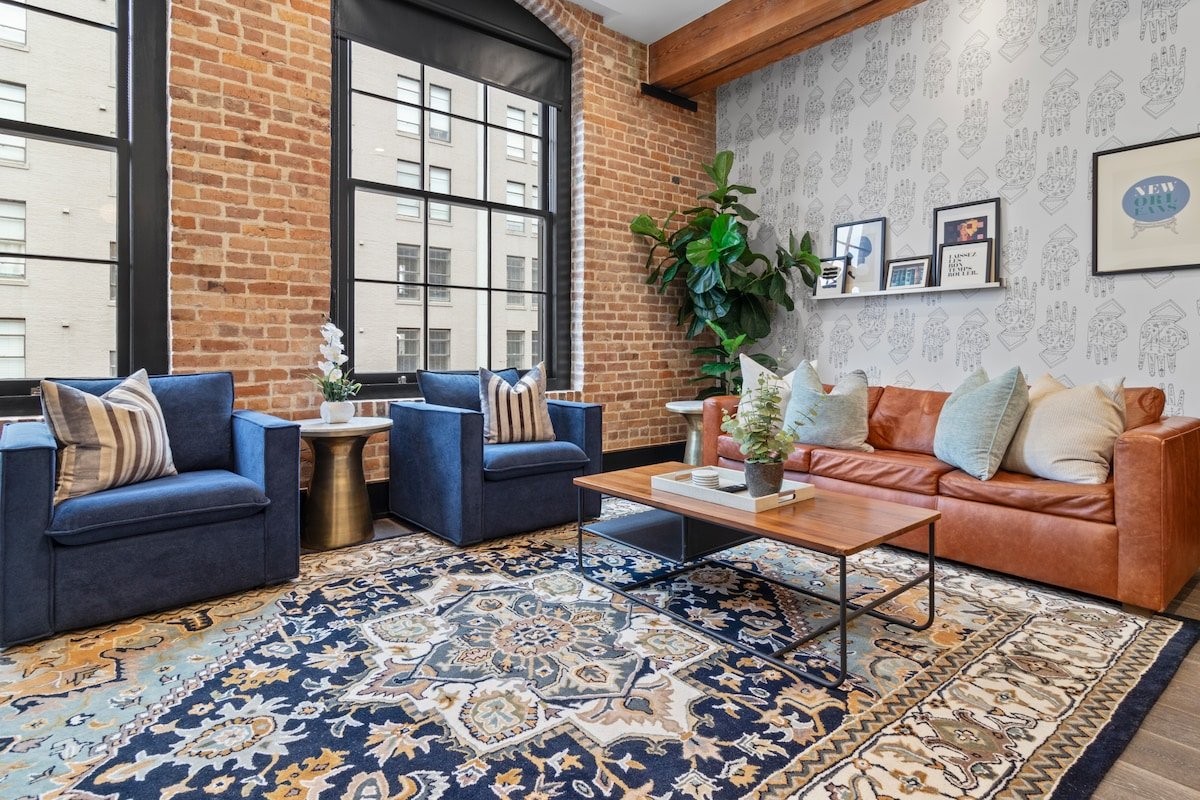 LUX 4BR/4BA Sleeps 12 Walk to Dome & Parade Route gallery image 2