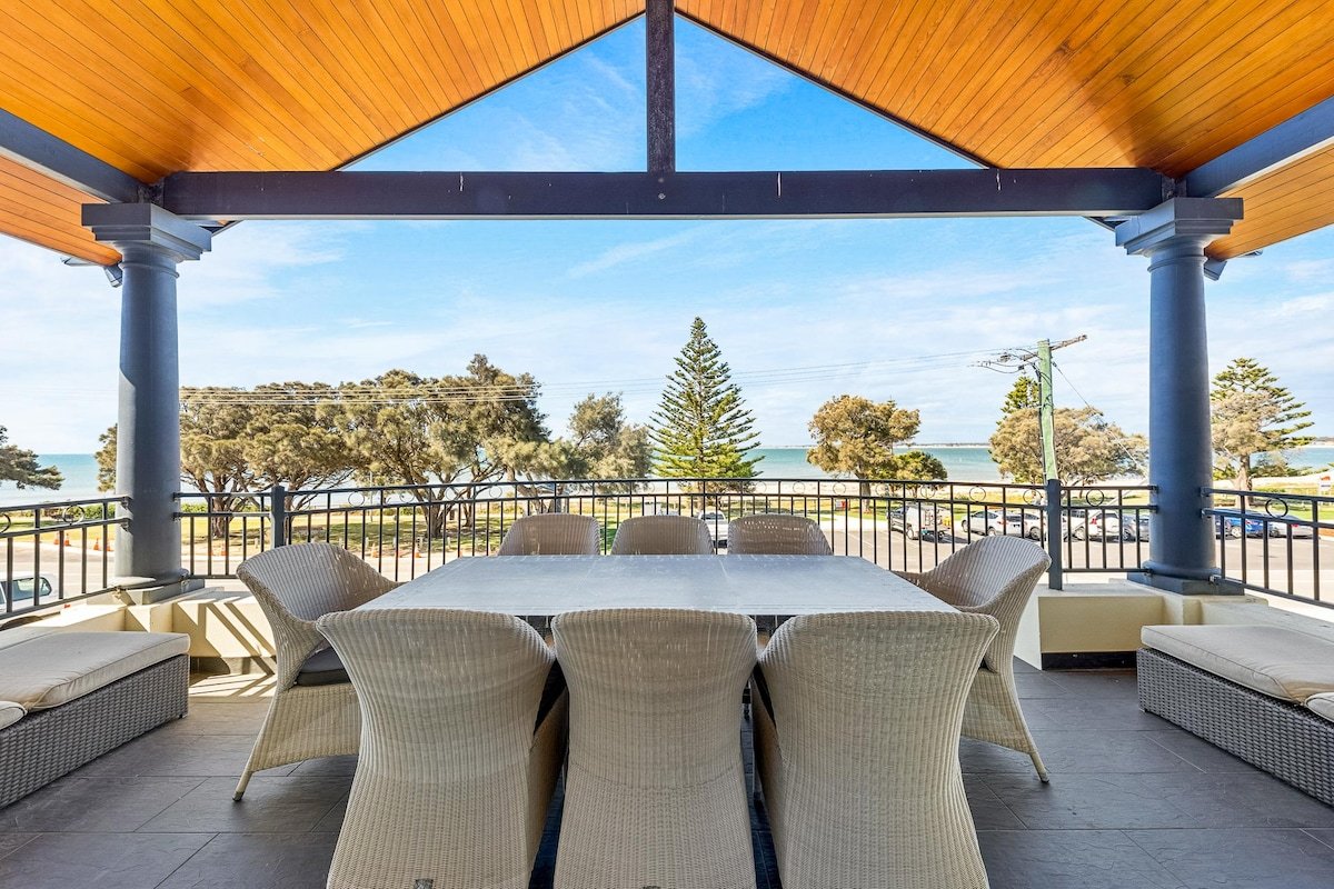 Beachfront Family Favourite with Pool, A/C & Views gallery image 3