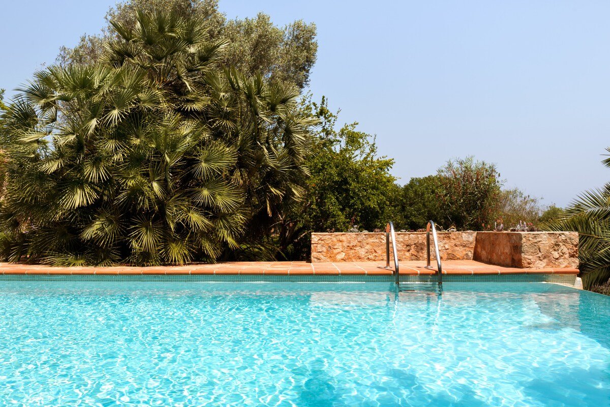 Luxury-Infinity Pool-Gardens-Large gallery image 3