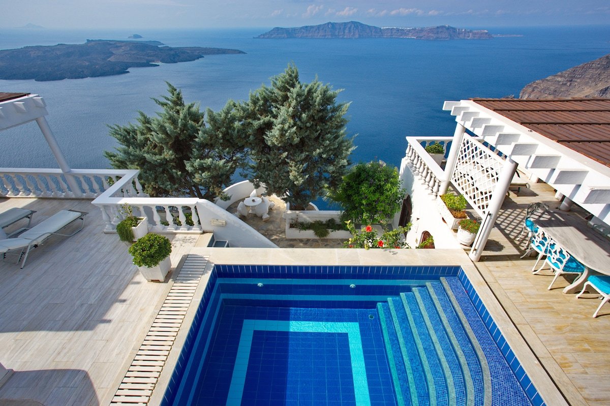 LUXURY, SECLUDED 4 BEDROOMS PRIVATE VILLA gallery image 2