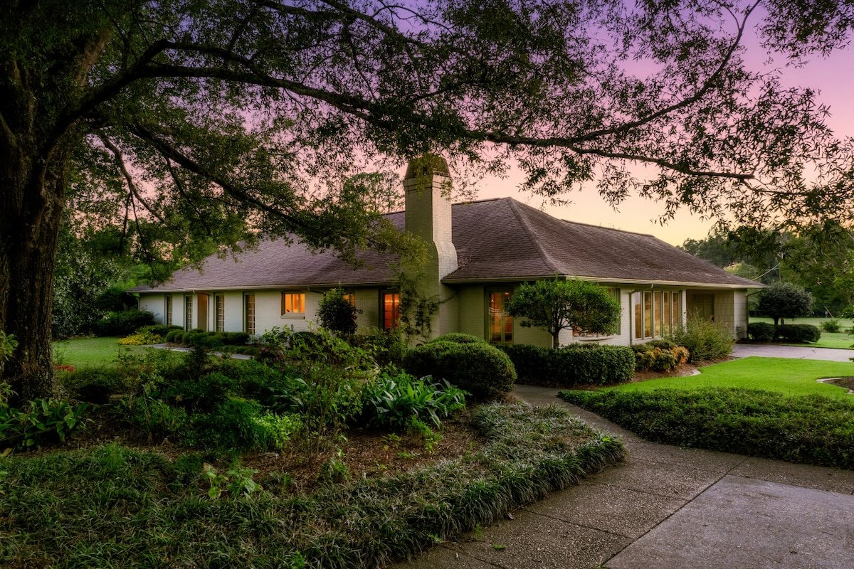 The Howell House: 5BR Countryside Retreat gallery image 4