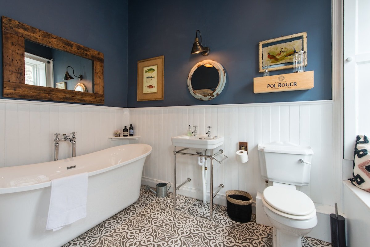 Fab Georgian Home by Princes St & Christmas Market gallery image 4