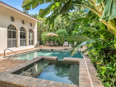 Casa Captiva – 5 BR Villa, Steps to Beach