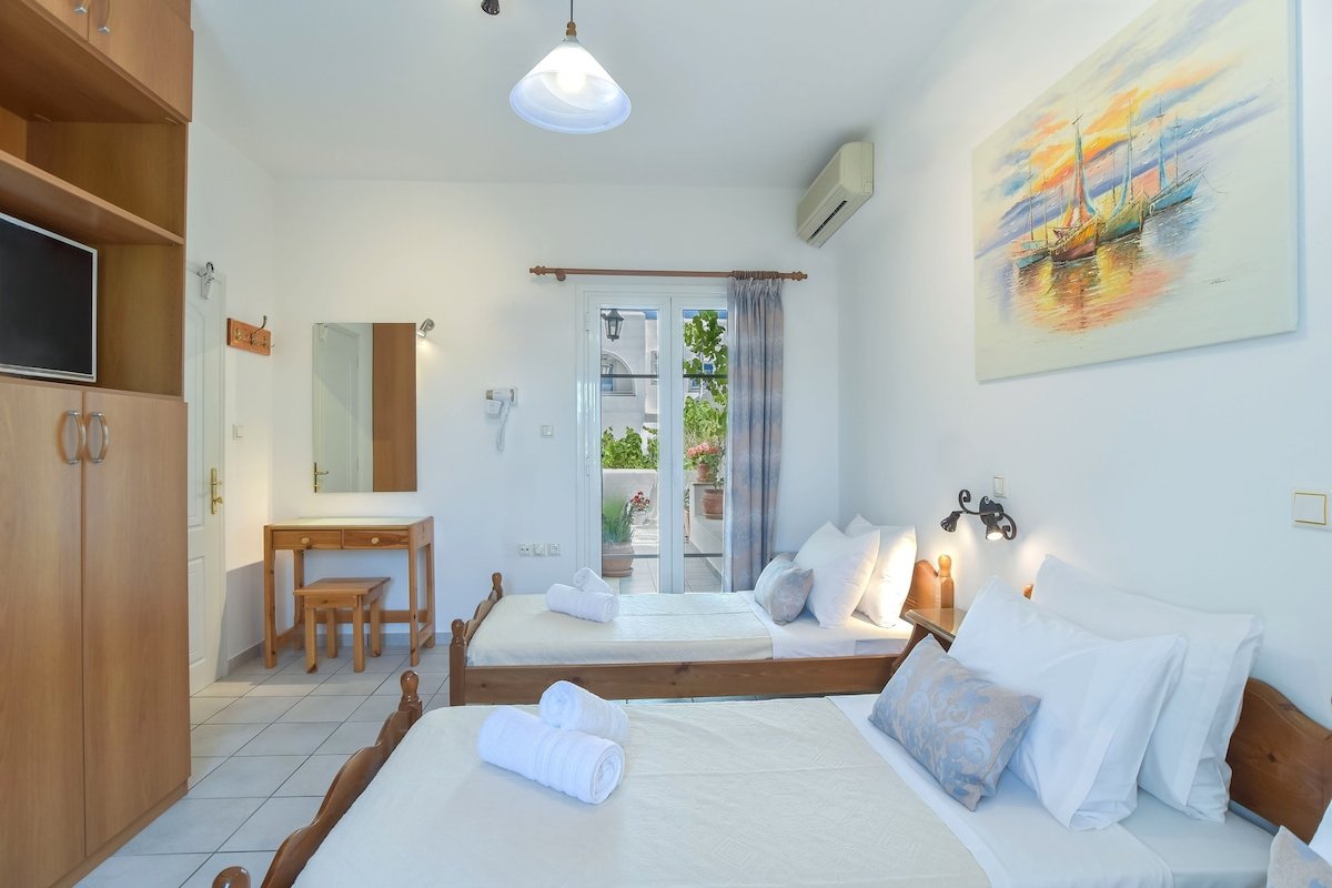 Three Bedroom Apartment (7-9 Adults) First Floor gallery image 5