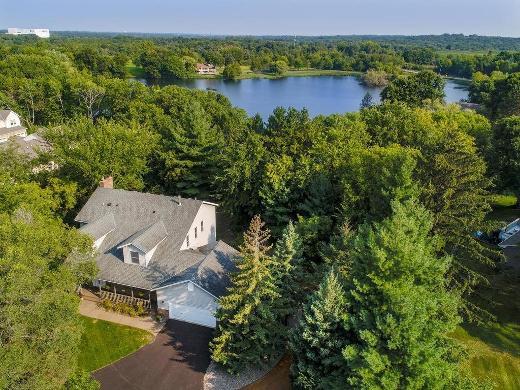 Gorgeous Lake Home- 10 mins to MOA and MSP airport gallery image 3