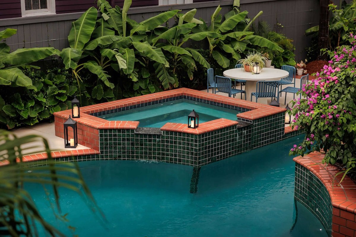 Luxurious 9BR Inn | Heated Pool & Spa gallery image 5