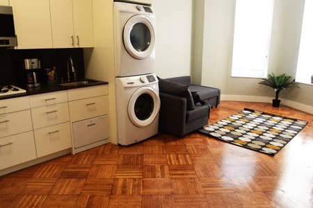 6 BR, 4 Full Bath Duplex With Washer & Dryer gallery image 4