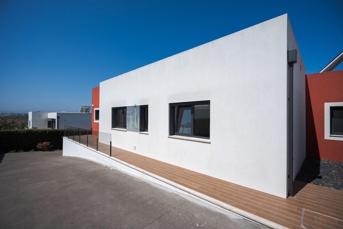 Ocean Spirit – Ericeira with stunning views gallery image 4