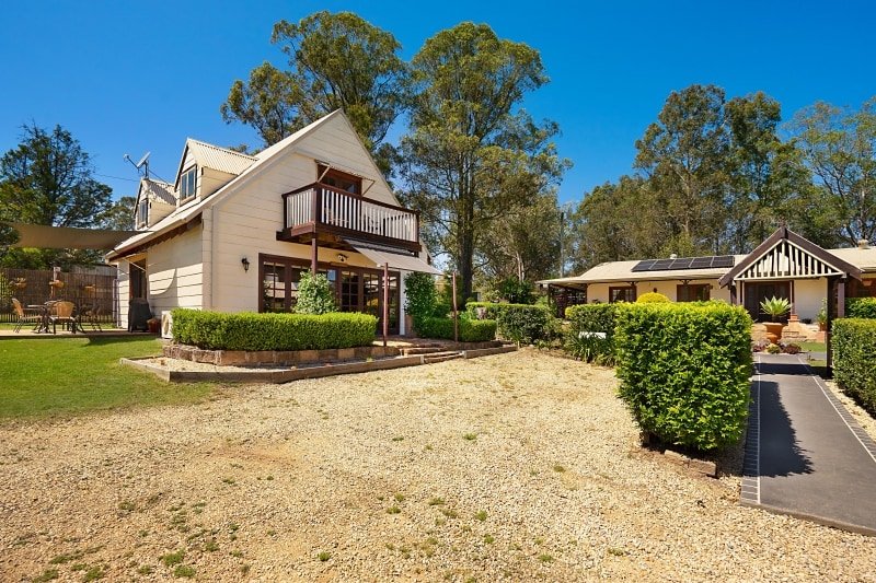 Firefly – Full Resort – House, Cottage and Grounds gallery image 2