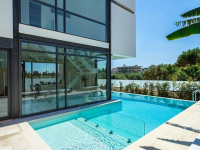 Villa L1, 4 BD, private pool, 500m from sand!