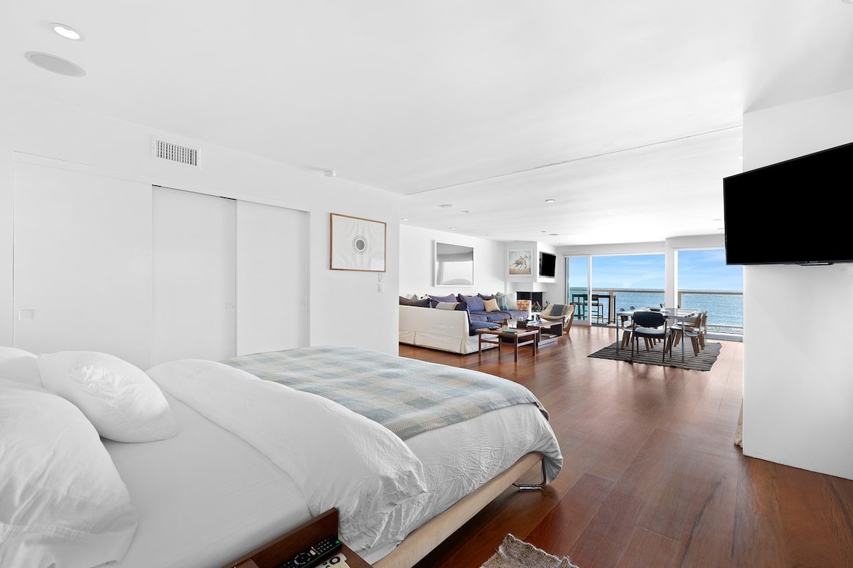 Beachside Condo on Carbon Beach gallery image 3