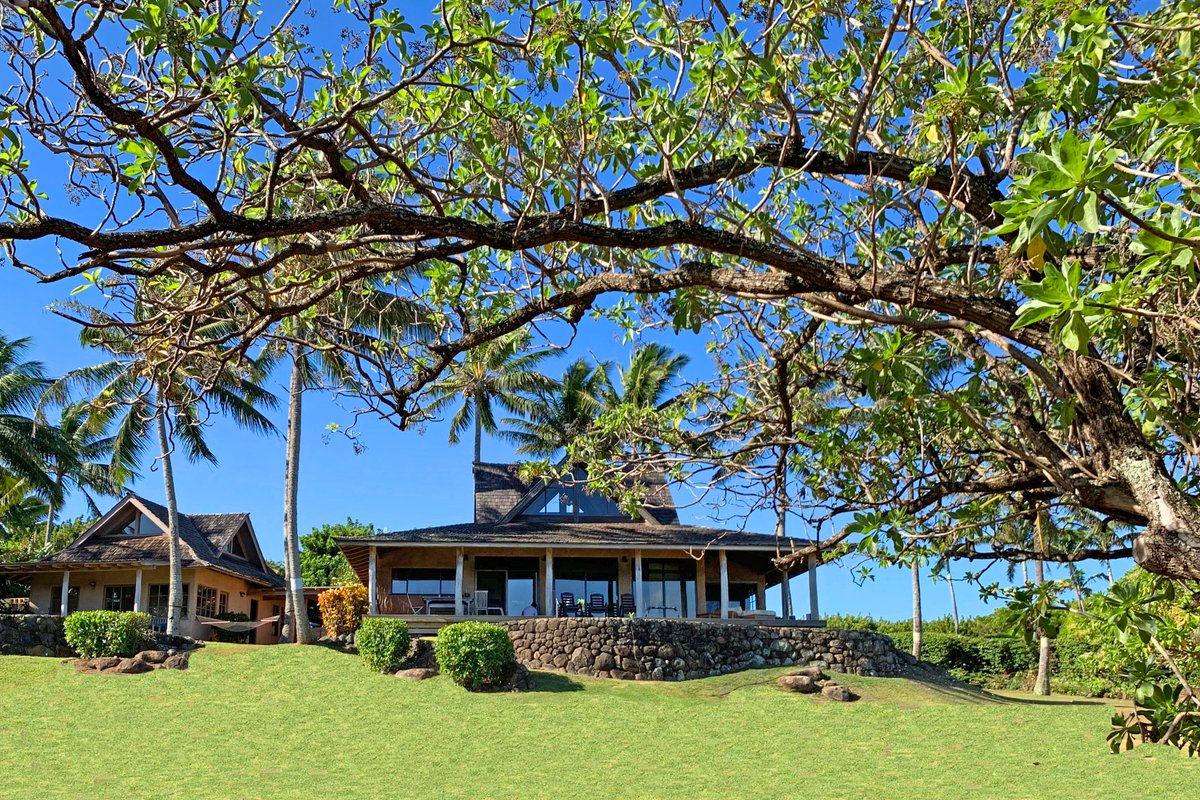 Huge views, one minute to beach