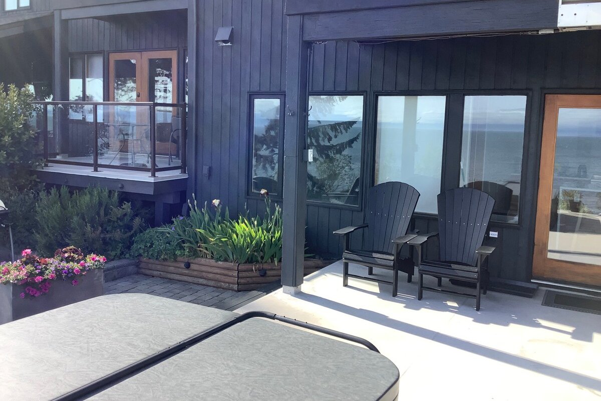 Oceanfront, 3 bed/3 bath/private hottub/relaxing gallery image 5