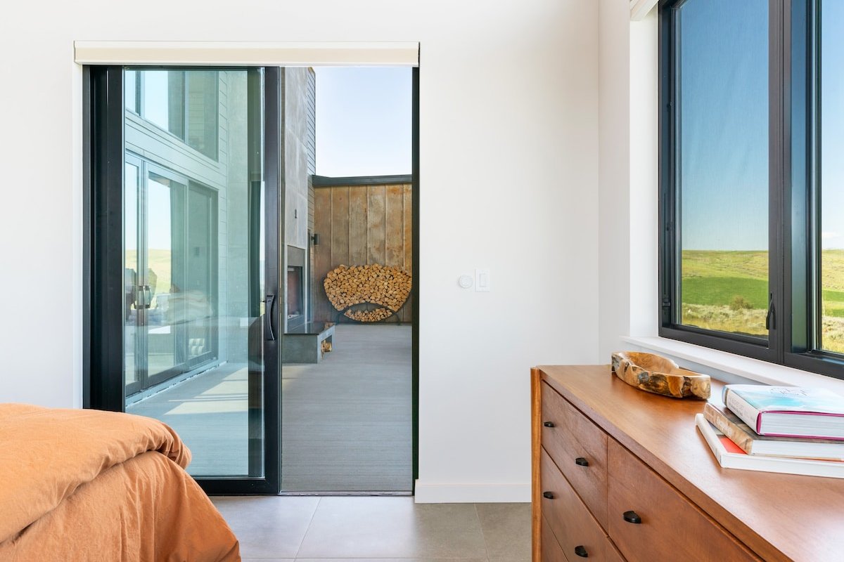 Basecamp Stays: Lux Retreat, Epic Views, & Hot Tub gallery image 3