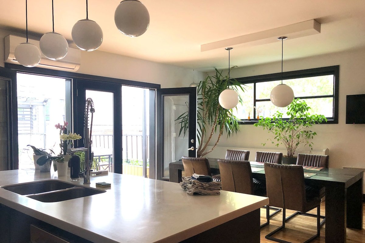 Big house for 7 (15 min. to downtown) gallery image 5