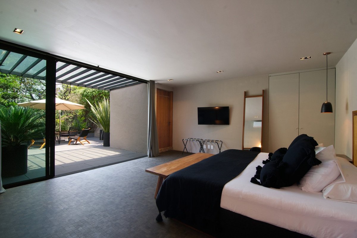 Serviced 4BR Retreat | Designer Home in Condesa gallery image 2