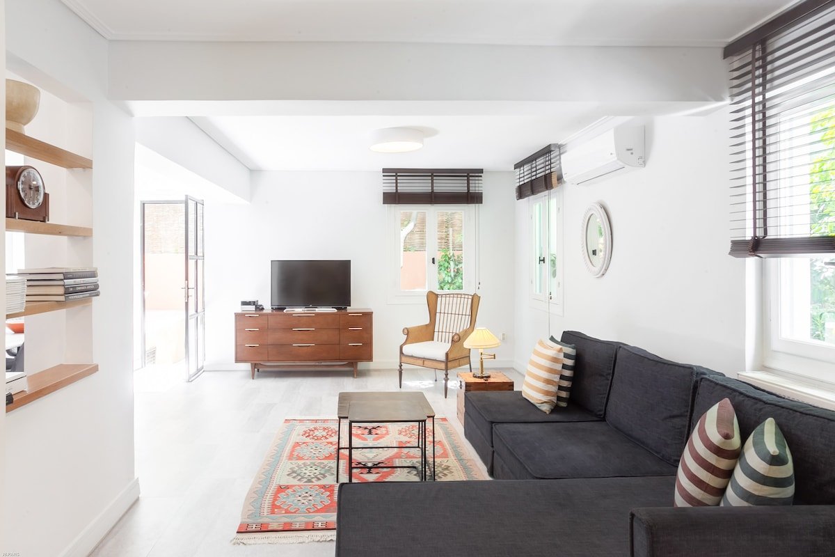 SV Acropolis Residence – Garden Suite with Hot Tub gallery image 3