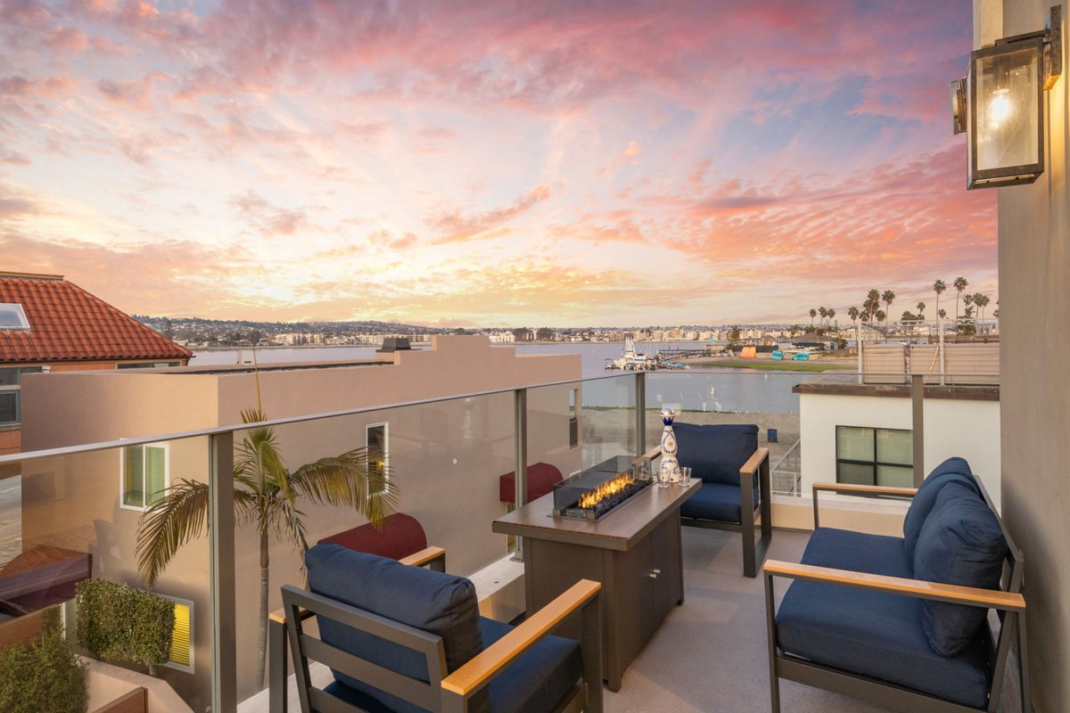 NEW Luxury Meets Beach | BayFront + HotTub/Firepit