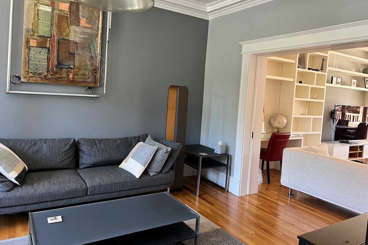 Prime location, Bright and Airy 4Br/3.5 bath home gallery image 5