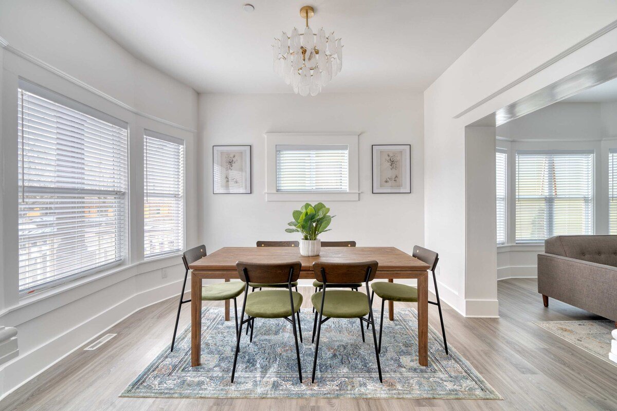 Victorian Vibes • 3BR • Steps to Mississippi gallery image 3