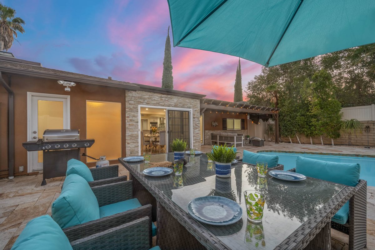 135 – Luxurious Estate Pool & Pool Table