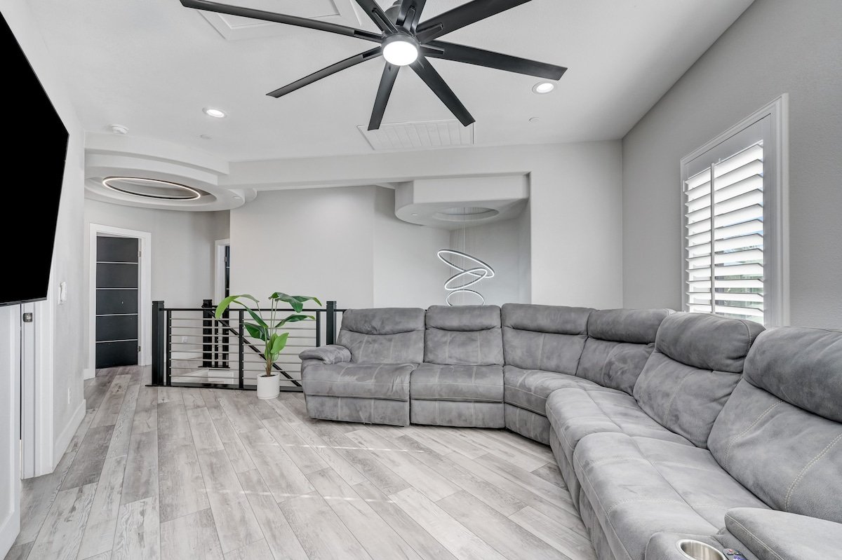 4400 sq ft/Luxurious Indoor Pool/Game Room/11bd gallery image 4