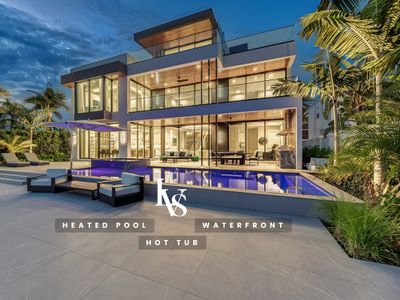 LVS Carlotta – New Designer Waterfront LUX Retreat