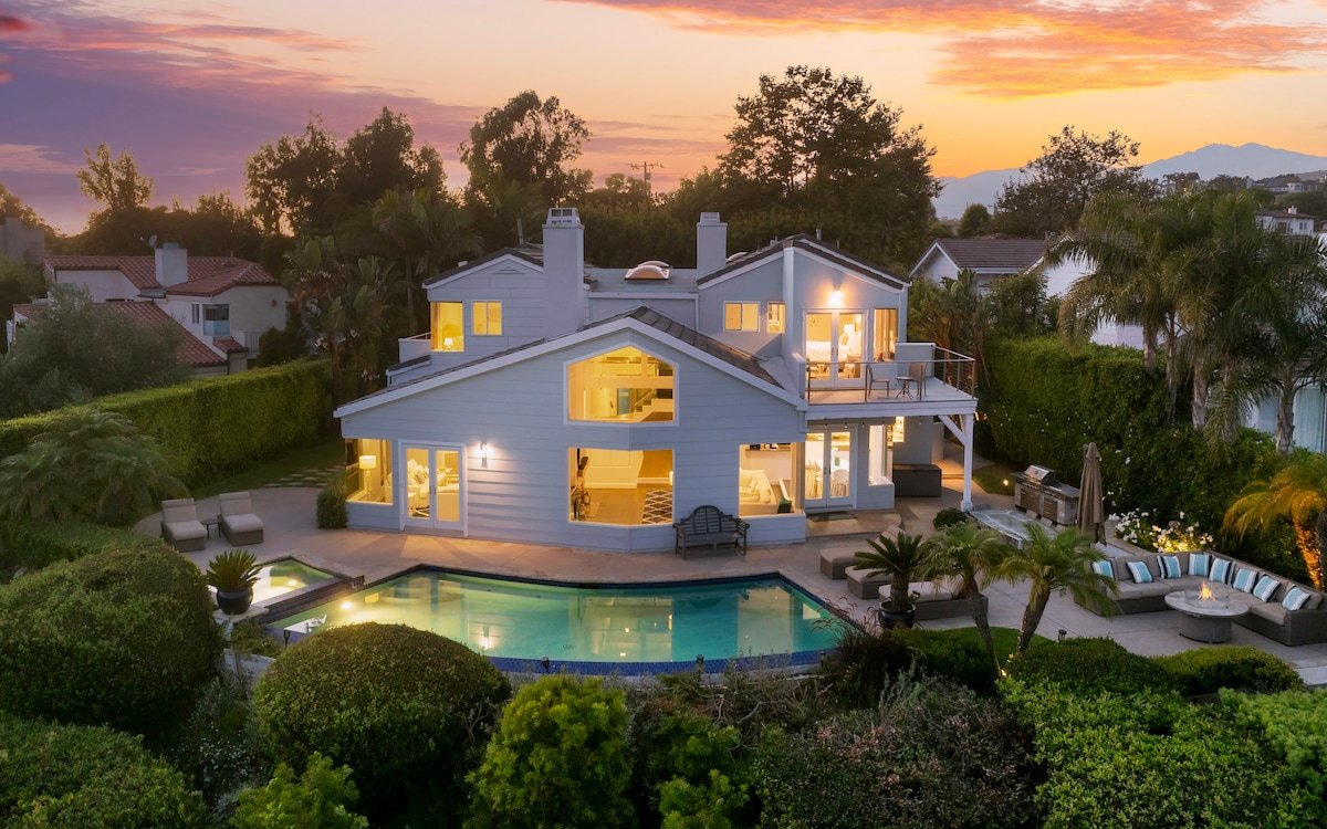 High-End – Hot Tub – Pool – Pacific View – Private gallery image 2