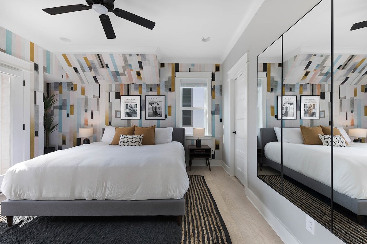 Downtown Nash~2 Homes~Cash&Dolly themed~Sleeps 20+ gallery image 4