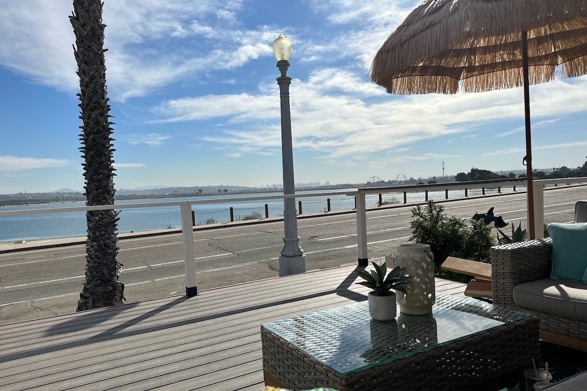 Waterfront Home in Pacific Beach gallery image 2