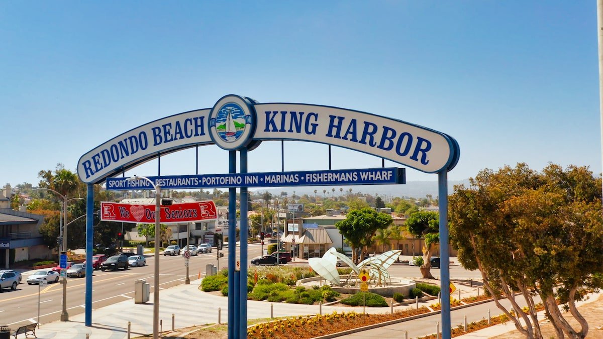 Redondo Beach Home – 7 Minute Walk to the Beach gallery image 3