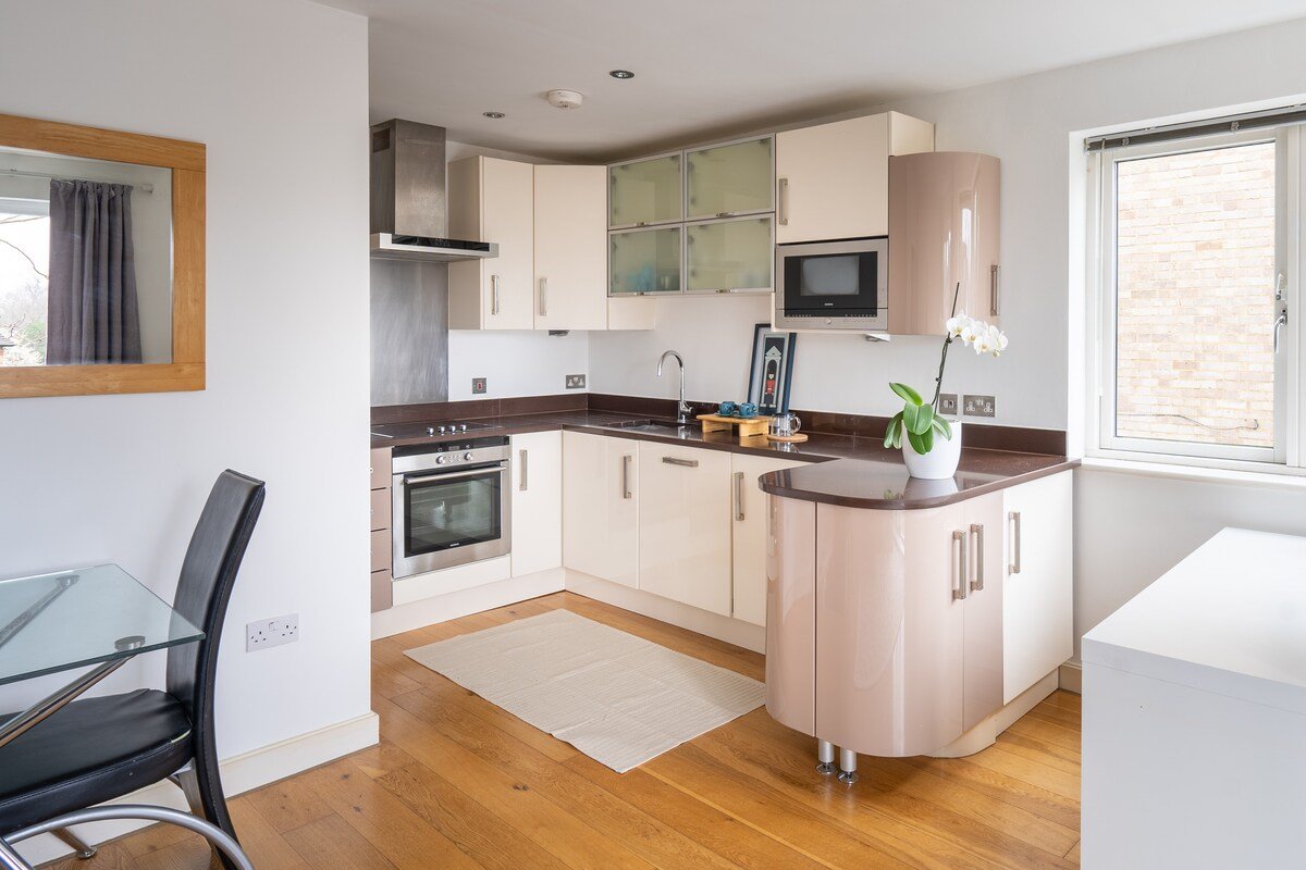 Modern Apartment Putney Barnes Self check in gallery image 5