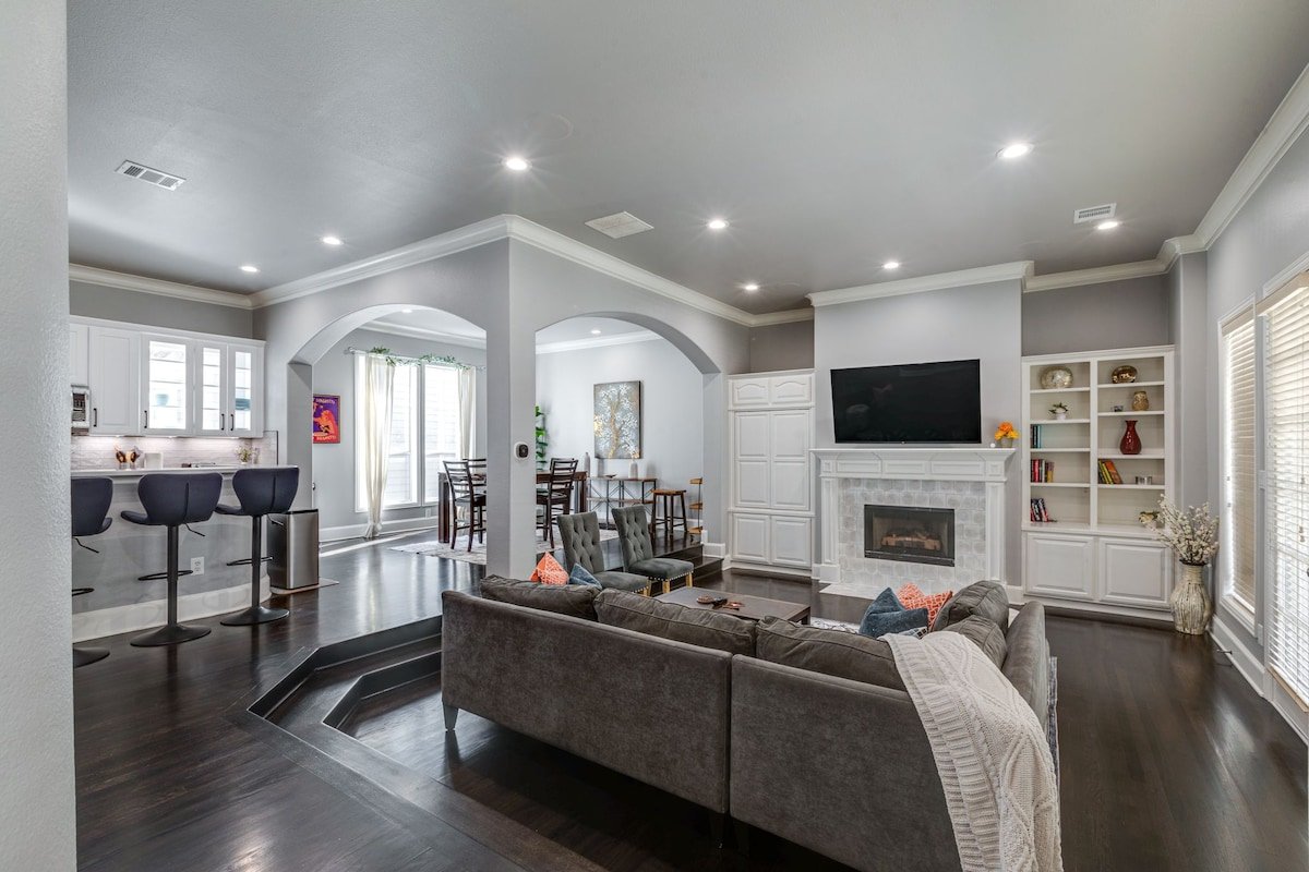 Beautiful Home in Prime Location! gallery image 2