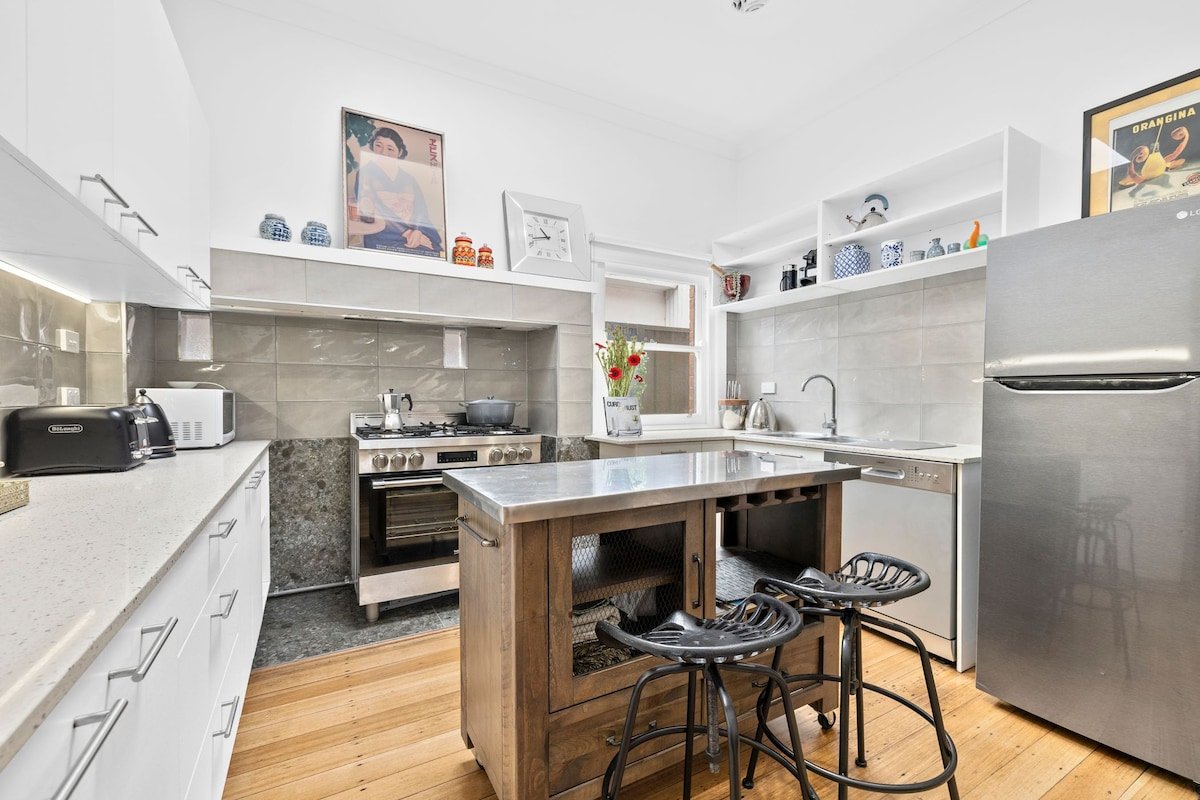 Two bedroom home with great outdoor area & parking gallery image 4