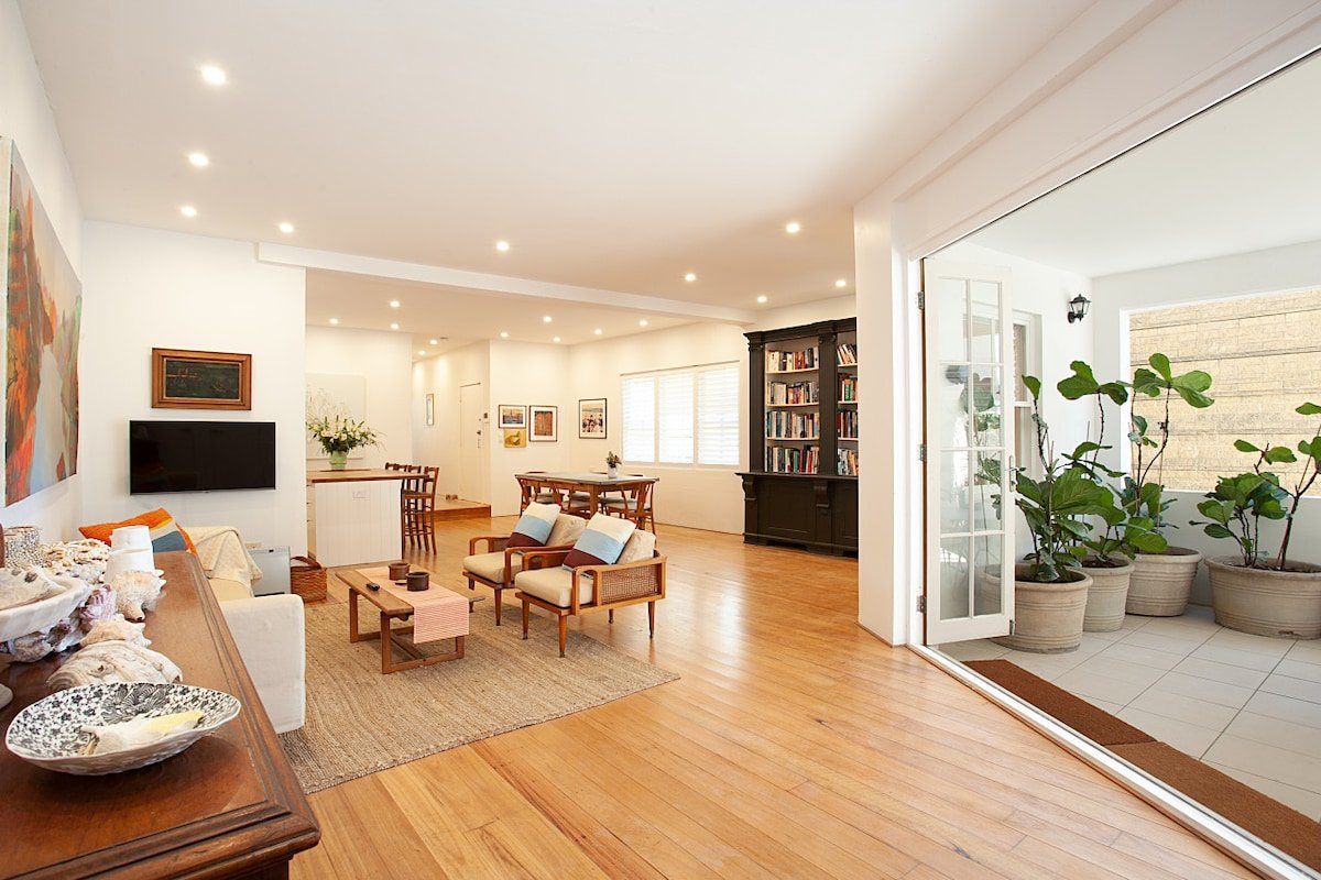 Spacious Bondi Beach Escape gallery image 5