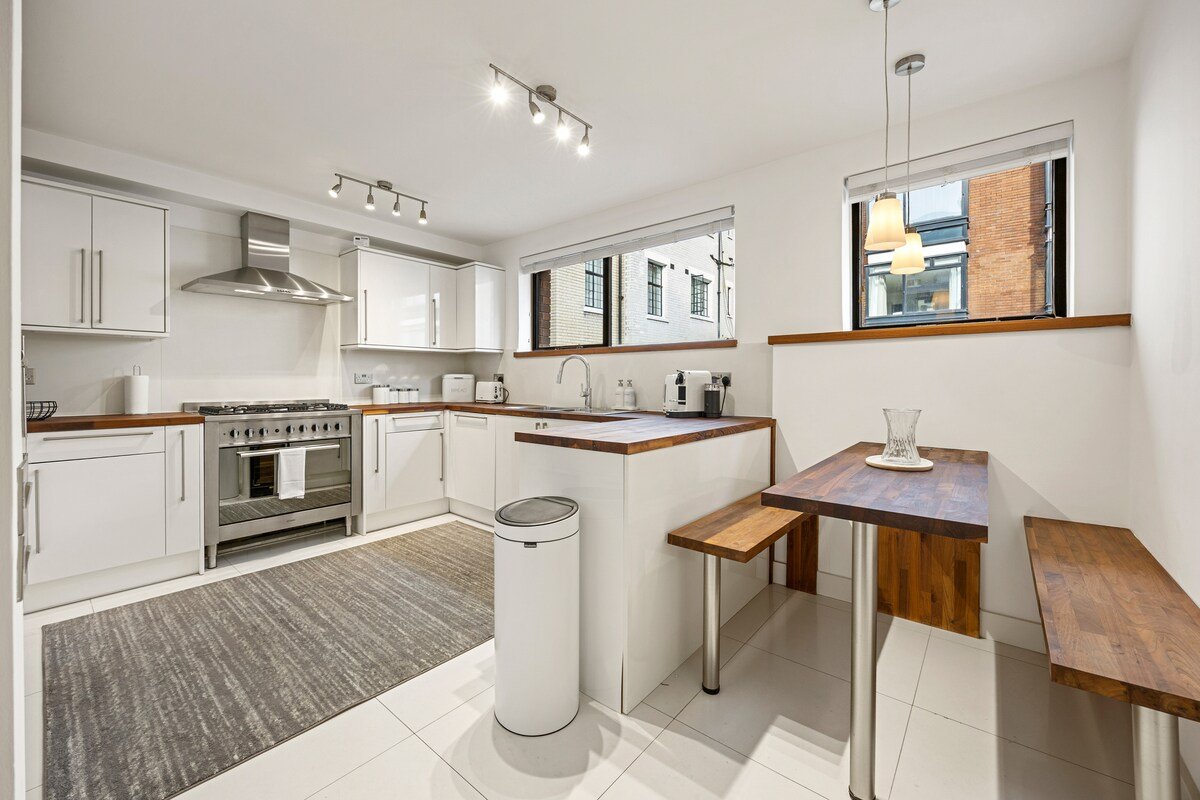 Spacious 2BR Townhouse Knightsbridge & King’s Road gallery image 4
