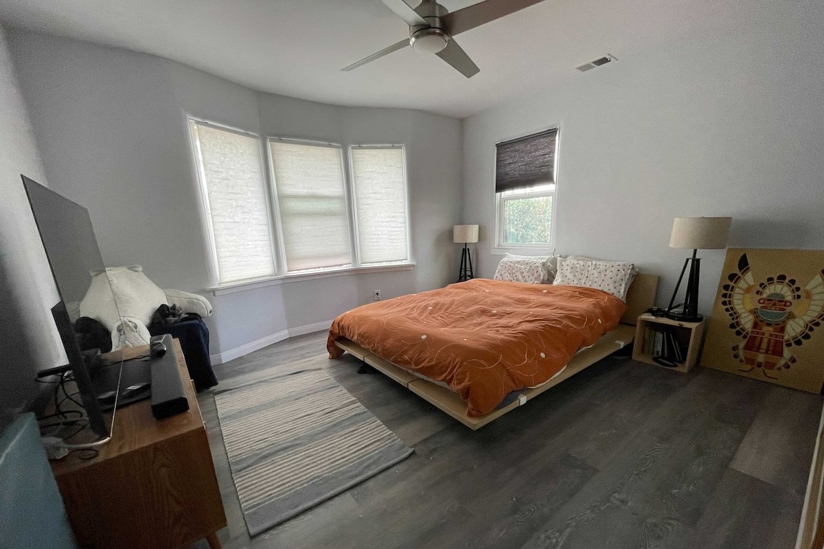 10min walk to Beach, 2bed Oasis w/outdoor living gallery image 5