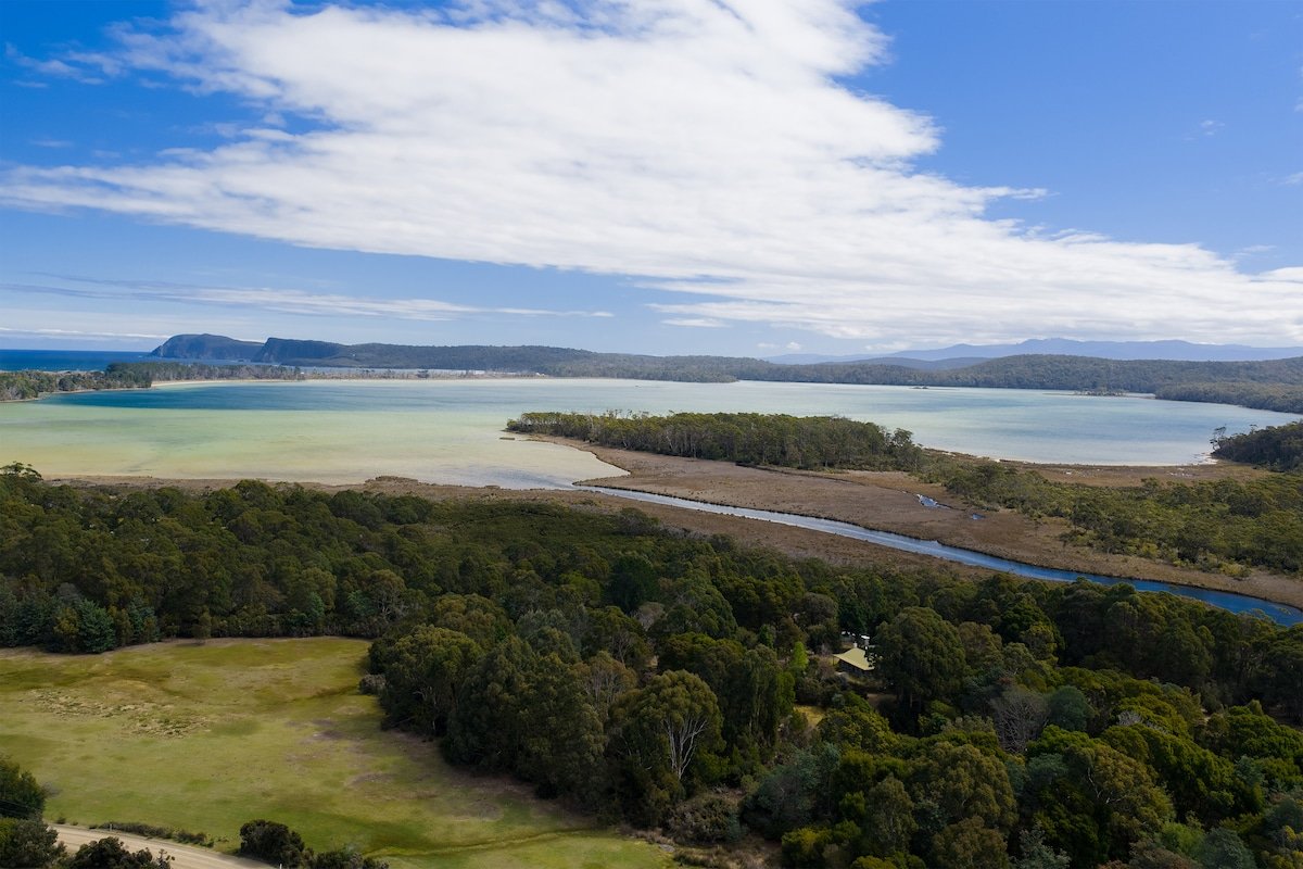 Cloudy Creek Cottage – Serenity, views & nature! gallery image 3