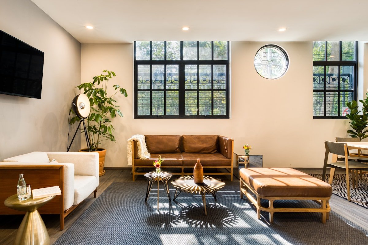 Amazing terrace + GYM in front of the park. gallery image 3