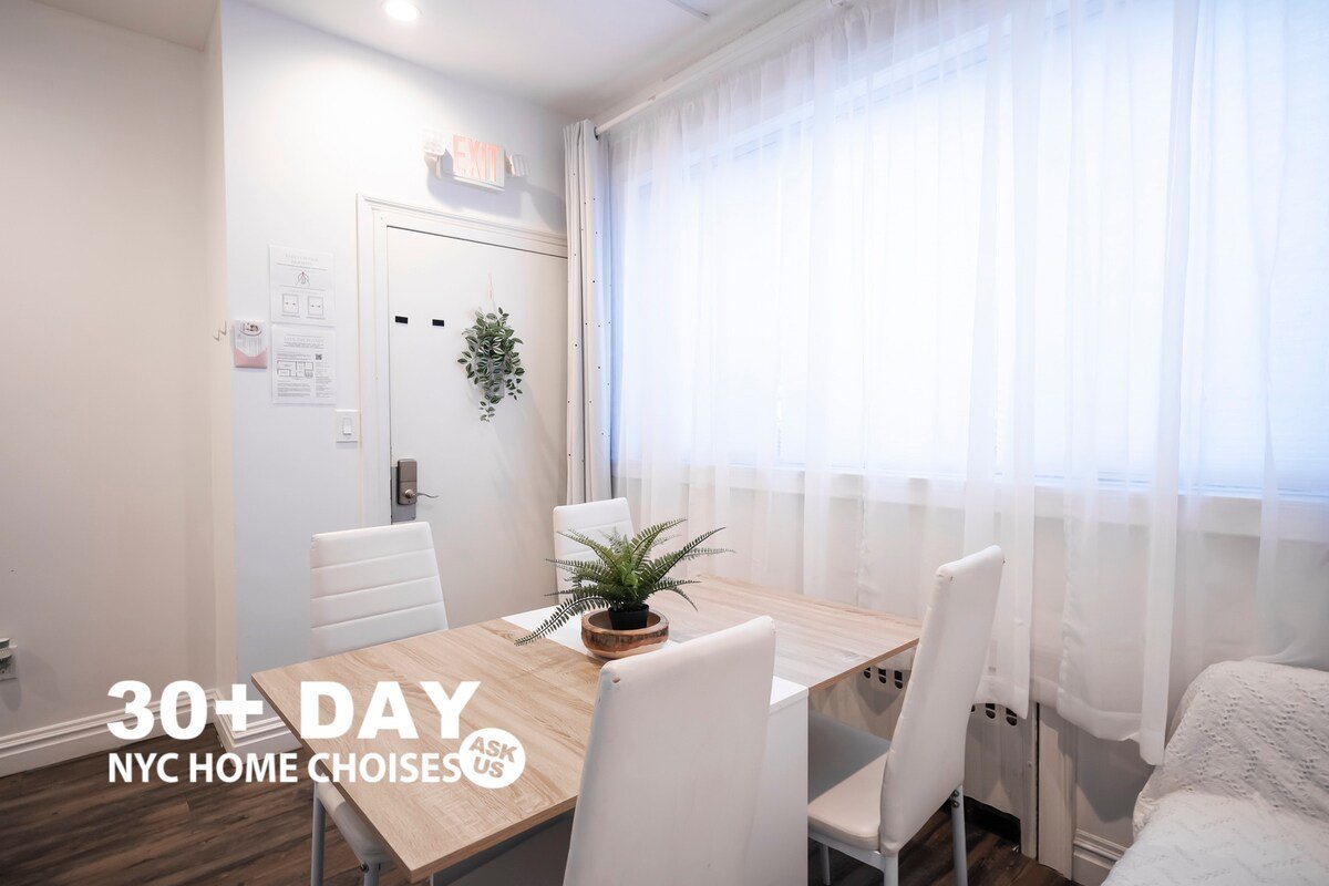 Luxury Stylish Home w/ Skylight! Rooftop Deck! gallery image 5