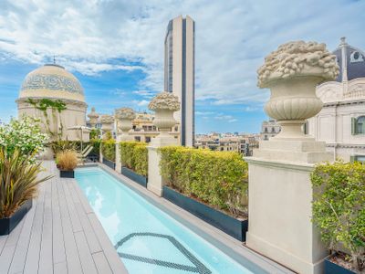 Luxury 5 rooms apartment, exclusive Eixample area