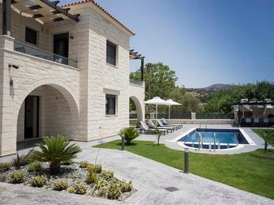 Villa Almyrida 200m from the beach
